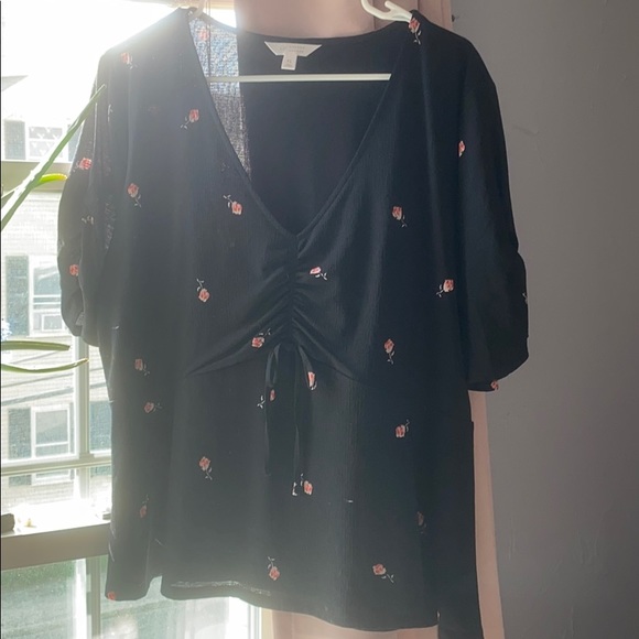 Tops - LC rose black blouse
